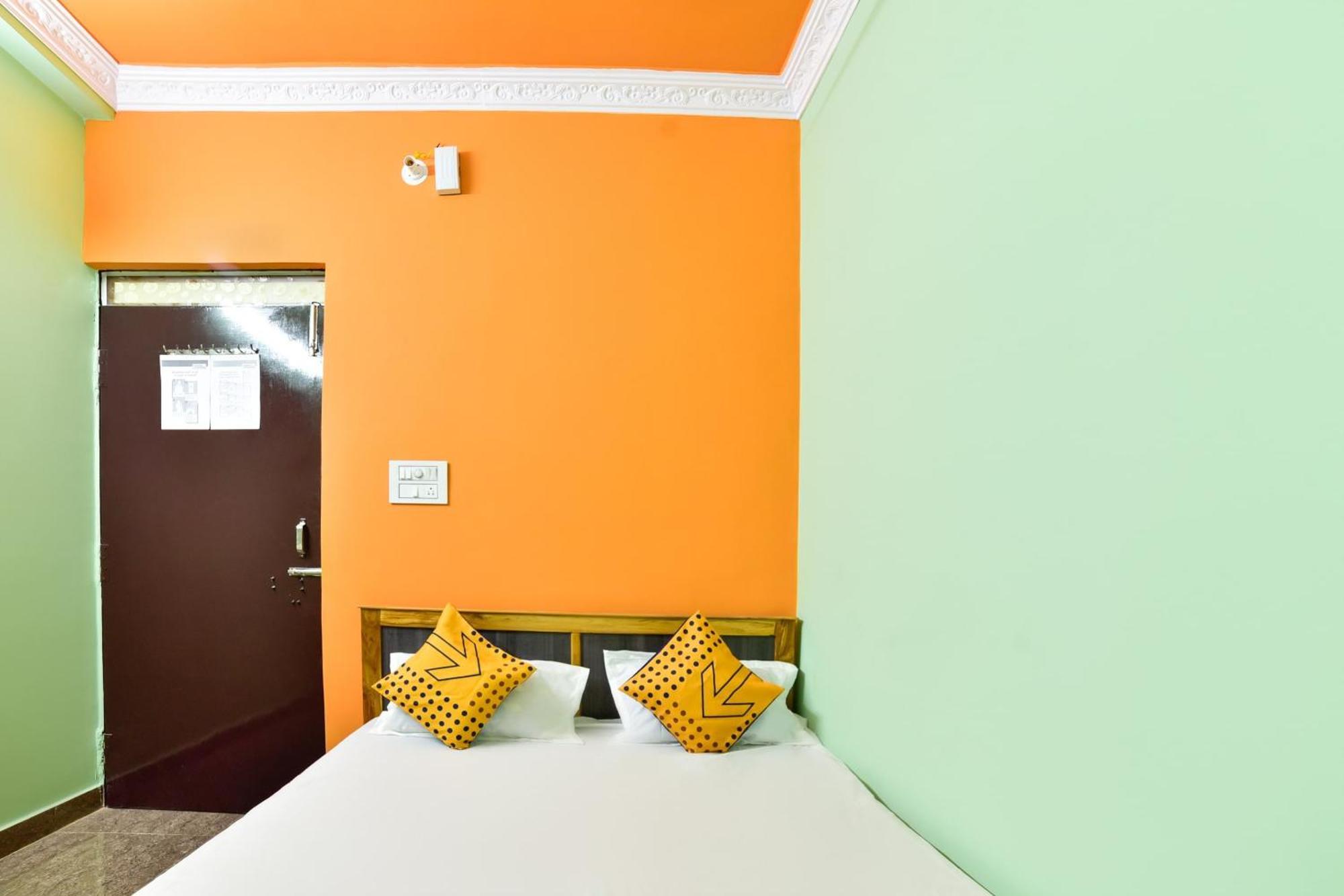 Spot On Devlok Guest House ปัฏนา ภายนอก รูปภาพ