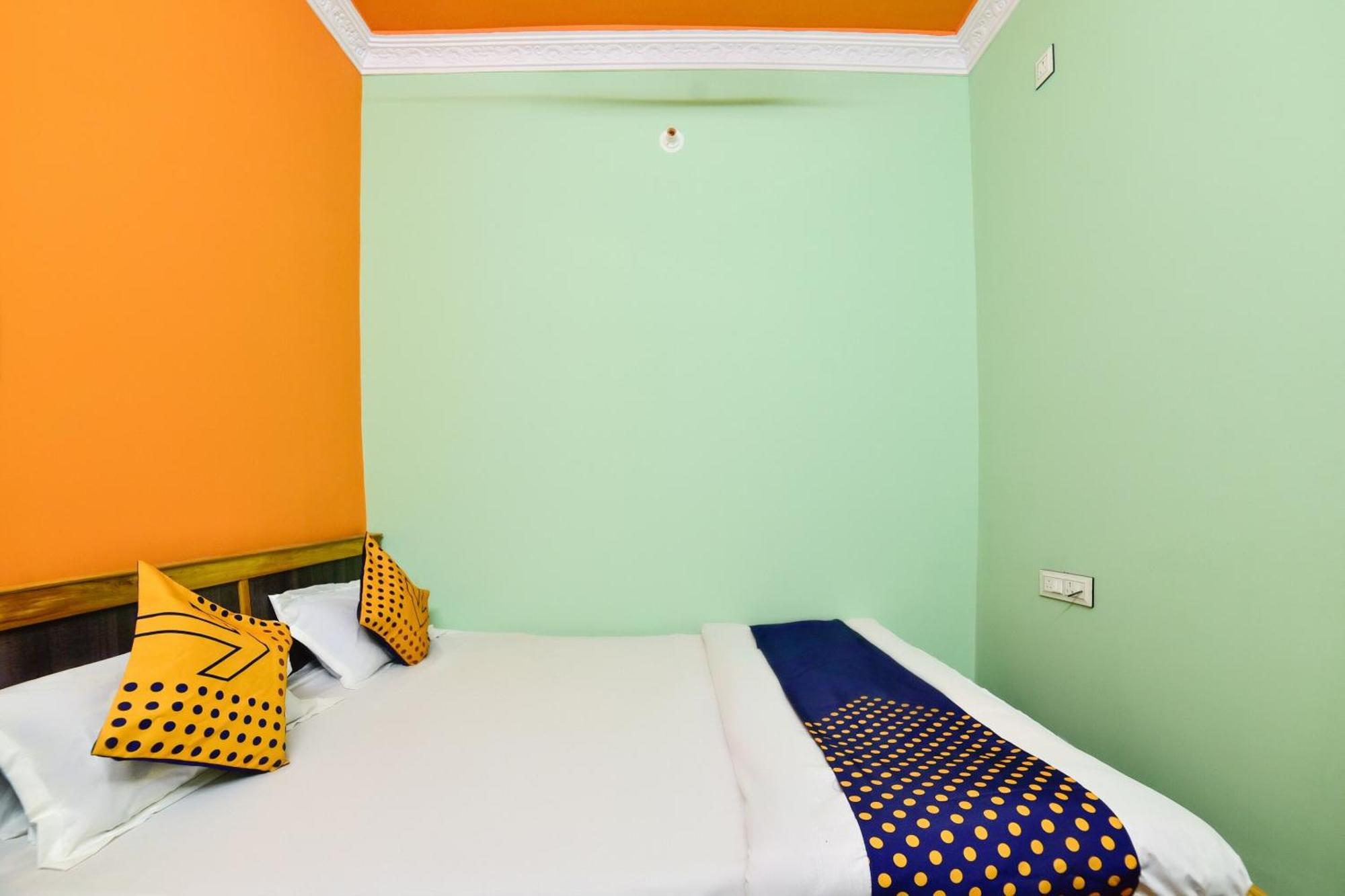 Spot On Devlok Guest House ปัฏนา ภายนอก รูปภาพ